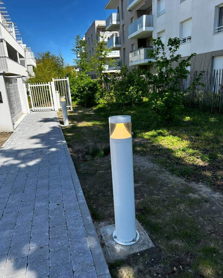 Des bornes lumineuses pour un extérieur élégant et sécurisé